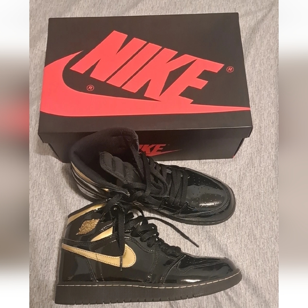 Jordan 1 Retro High OG Black and Gold Sneakers